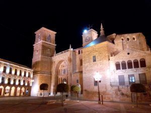 Iluminación nocturna, Plaza Mayor de Villanueva de los Infantes, Calambur Experience, Ciudad Real, Castilla la Mancha, Spain